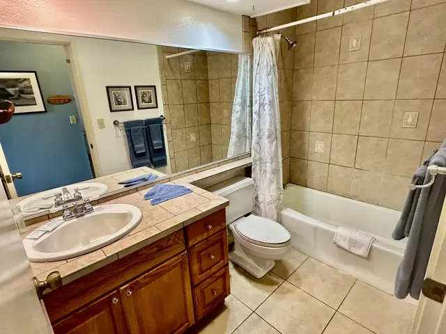 Listing Image for 100 Lio Pl I2 19 of 39