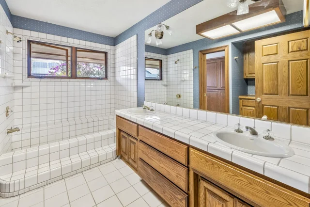 Listing Image for 3919 Waakaula Pl 35 of 44