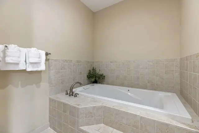 Listing Image for 500 Kapalua Dr 27t7 25 of 36