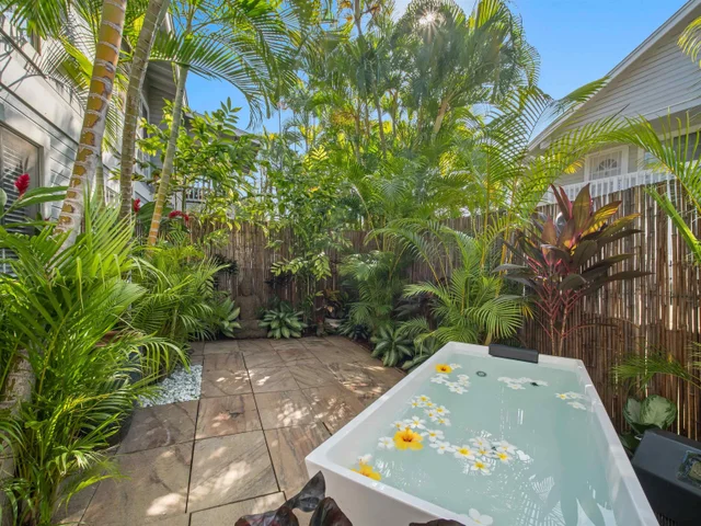 Listing Image for 160 Keonekai Rd 8-101 19 of 29