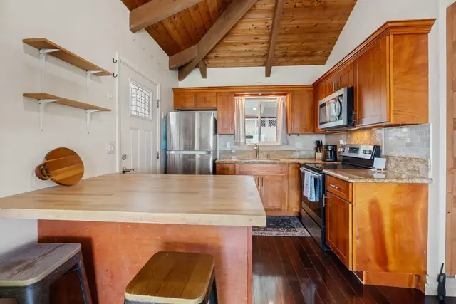 Listing Image for 461-465 Palani Pl 16 of 50