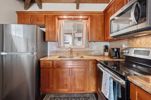 Listing Image for 461-465 Palani Pl 17 of 50