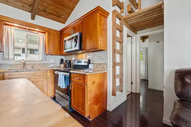 Listing Image for 461-465 Palani Pl 20 of 50