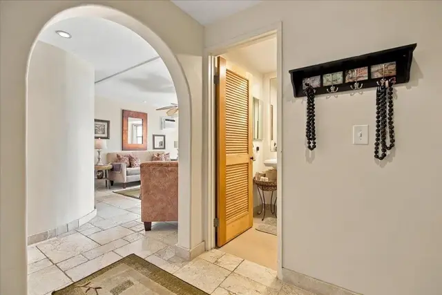 Listing Image for 300 Hauoli St B8 25 of 42
