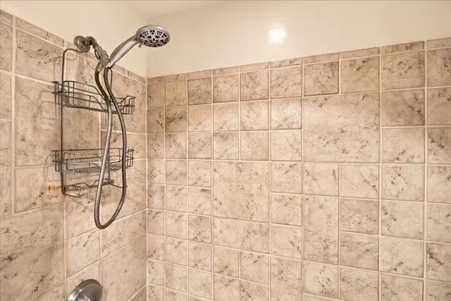 Listing Image for 300 Hauoli St B8 28 of 42