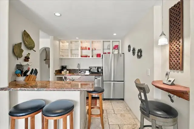 Listing Image for 300 Hauoli St B8 6 of 42