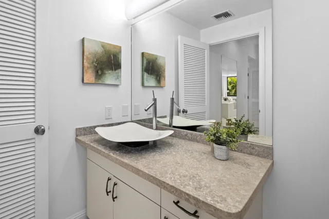 Listing Image for 3857 Waakaula Pl 28 of 49