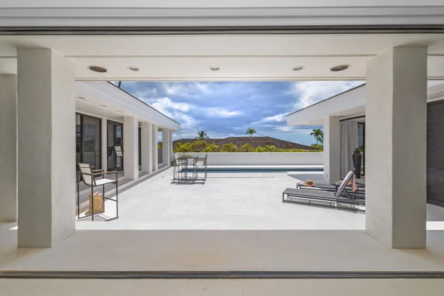 Listing Image for 3857 Waakaula Pl 6 of 49