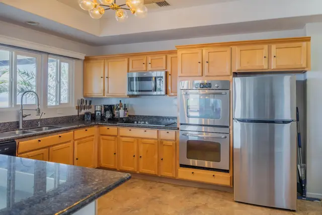 Listing Image for 132 Oleander Pl 19 of 50