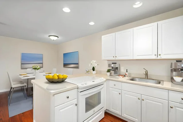 Listing Image for 160 Keonekai Rd 14-202 3 of 21