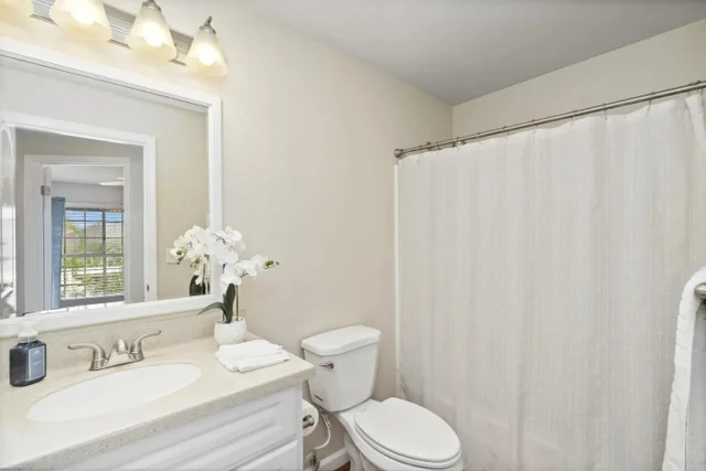 Listing Image for 160 Keonekai Rd 14-202 7 of 21