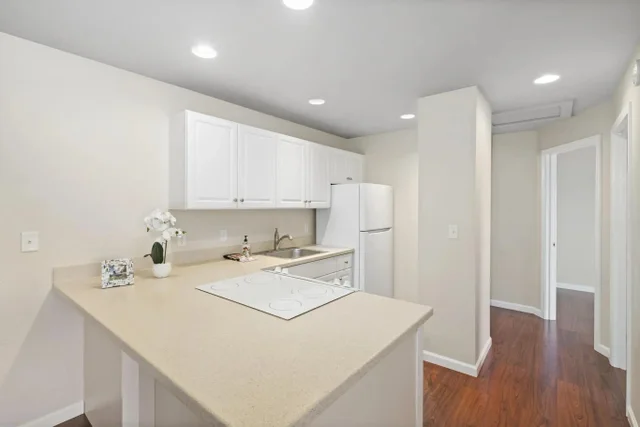 Listing Image for 160 Keonekai Rd 14-202 9 of 21