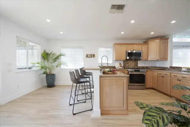 Listing Image for 254 Anamuli St 11 of 50