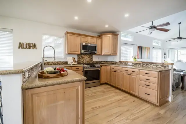Listing Image for 254 Anamuli St 8 of 50