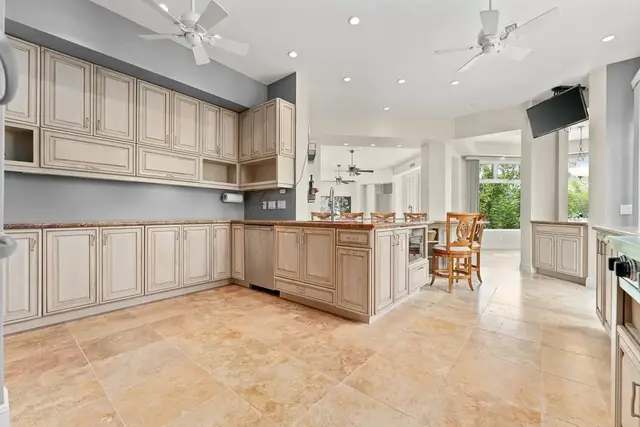Listing Image for 263 Kamalei Cir 9 of 50