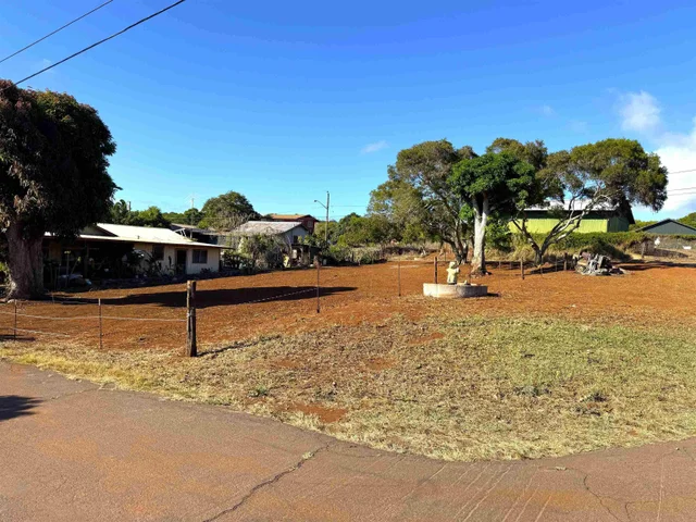 Listing Image for 1658 Okana St 2 of 12