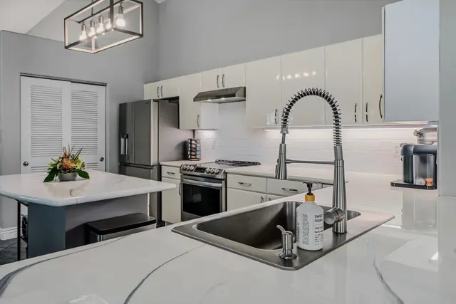 Listing Image for 21 Pahee Pl 10 of 36