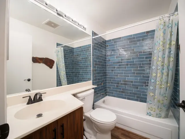 Listing Image for 140 Uwapo Rd 33-202 14 of 24