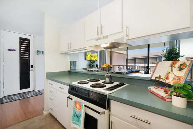 Listing Image for 30 Hauoli St 411 14 of 40