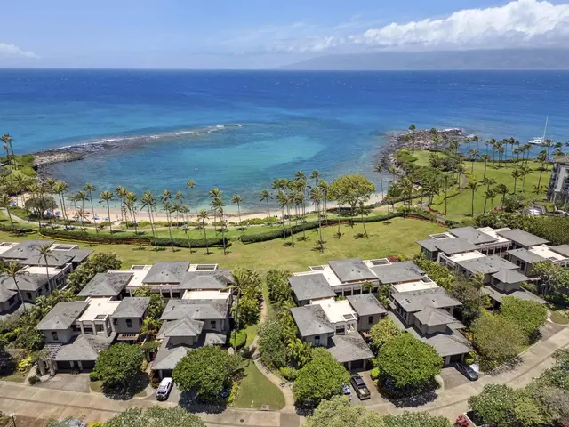 Listing Image for 32 Coconut Grove Ln 32 2 of 47