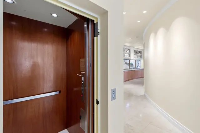 Listing Image for 32 Coconut Grove Ln 32 39 of 47