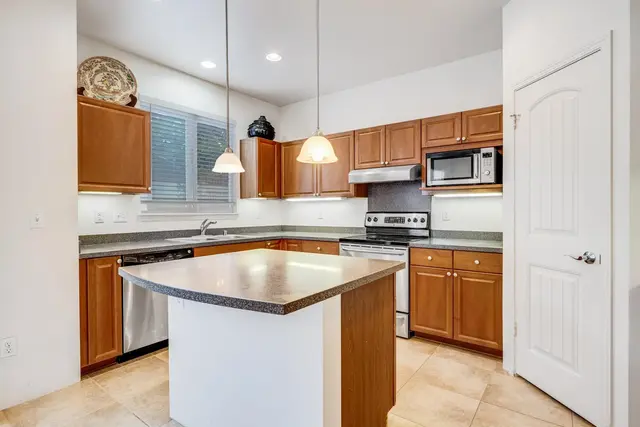Listing Image for 221 Molehulehu St 16 of 39