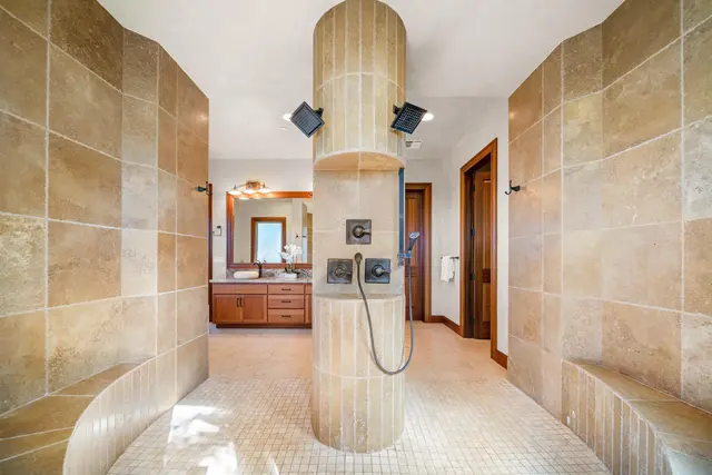 Listing Image for 51 Awaiku St A 16 of 39