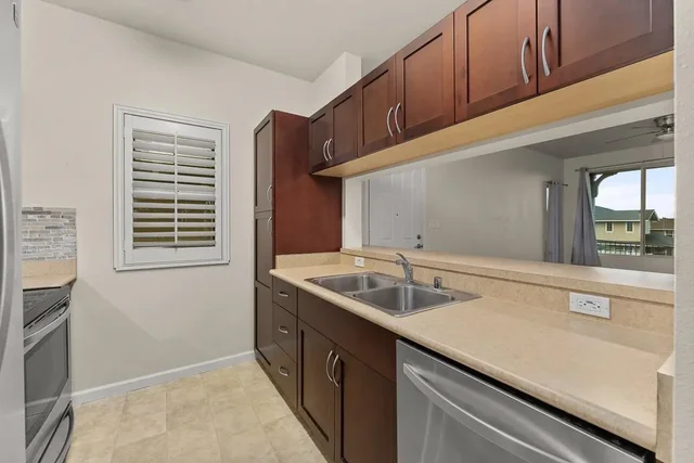 Listing Image for 212 Hooulu Ln 401 33 of 50