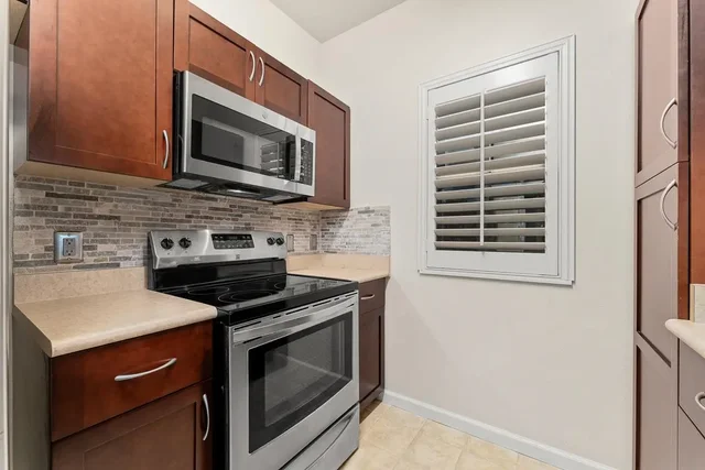 Listing Image for 212 Hooulu Ln 401 35 of 50