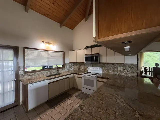 Listing Image for 526 Iiwi Way 14 of 19