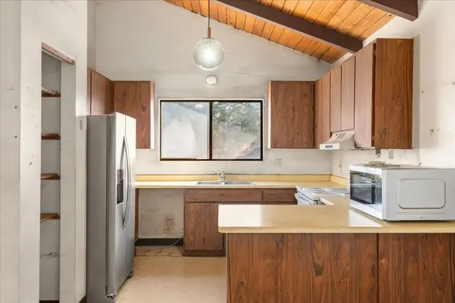 Listing Image for 2040 Kanakanui Rd 5 of 22