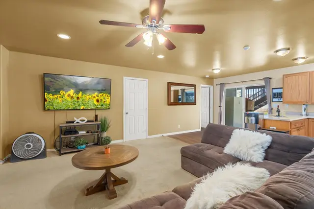 Listing Image for 209 W Kauai St 7 of 29