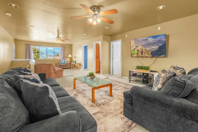 Listing Image for 209 W Kauai St 9 of 29