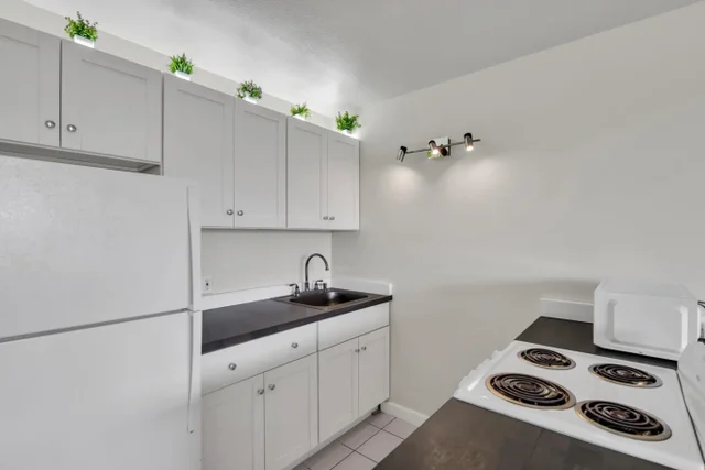 Listing Image for 120 Hui Rd F E16 9 of 22