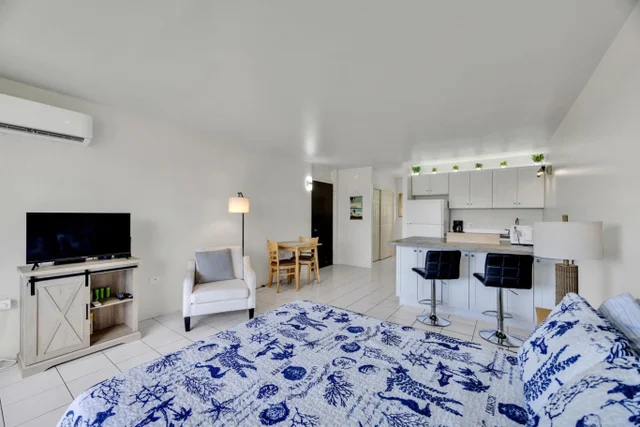 Listing Image for 120 Hui Rd F E16 6 of 22