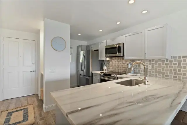 Listing Image for 3950 Kalai Waa St P-202 33 of 43