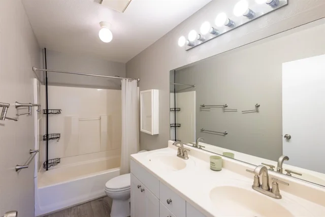 Listing Image for 15 Kulanihakoi St 19h 24 of 49