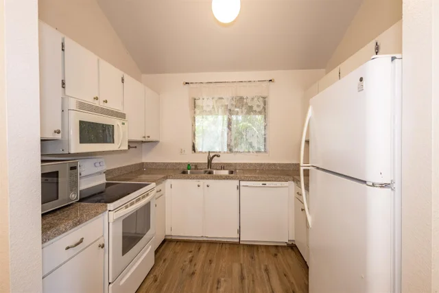 Listing Image for 15 Kulanihakoi St 19h 9 of 49