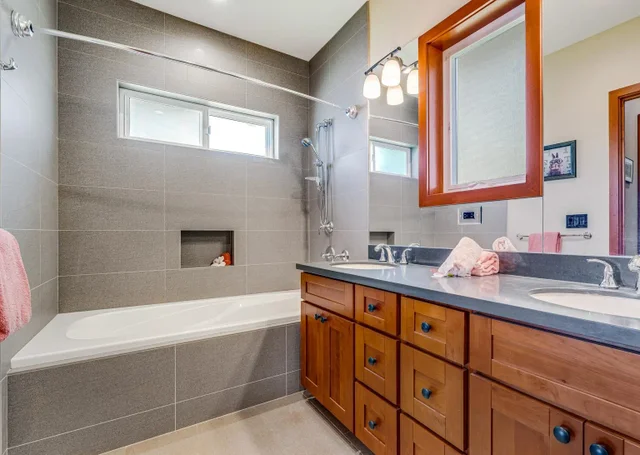 Listing Image for 644 Anapuni Loop 13 of 29