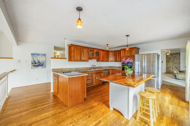 Listing Image for 78 Lower Kimo Dr 18 of 42