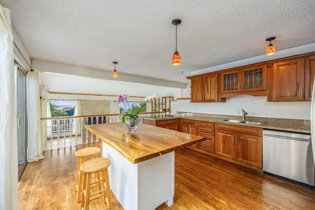 Listing Image for 78 Lower Kimo Dr 19 of 42