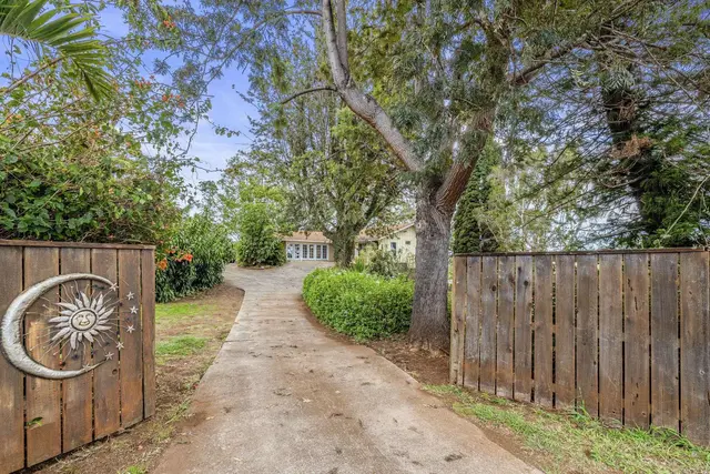 Listing Image for 78 Lower Kimo Dr 5 of 42