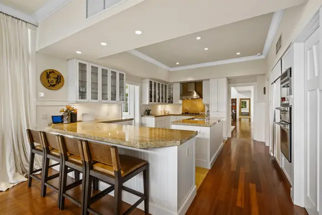 Listing Image for 730 Lower Kimo Dr 21 of 40