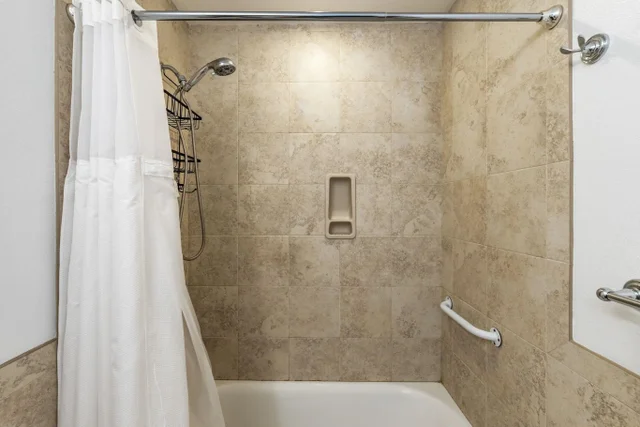 Listing Image for 15 Kulanihakoi St 5a 26 of 40