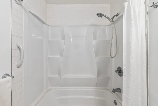 Listing Image for 15 Kulanihakoi St 5a 28 of 40