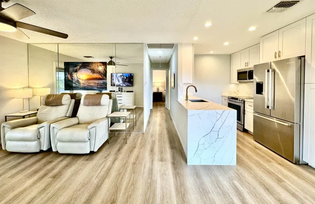 Listing Image for 160 Keonekai Rd 16-202 1 of 31