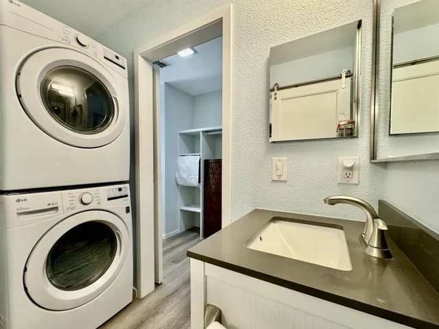 Listing Image for 160 Keonekai Rd 16-202 22 of 31