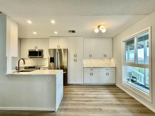 Listing Image for 160 Keonekai Rd 16-202 5 of 31