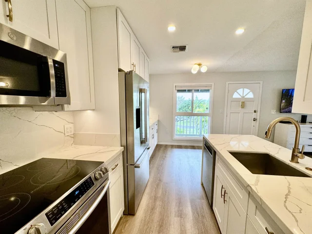 Listing Image for 160 Keonekai Rd 16-202 8 of 31