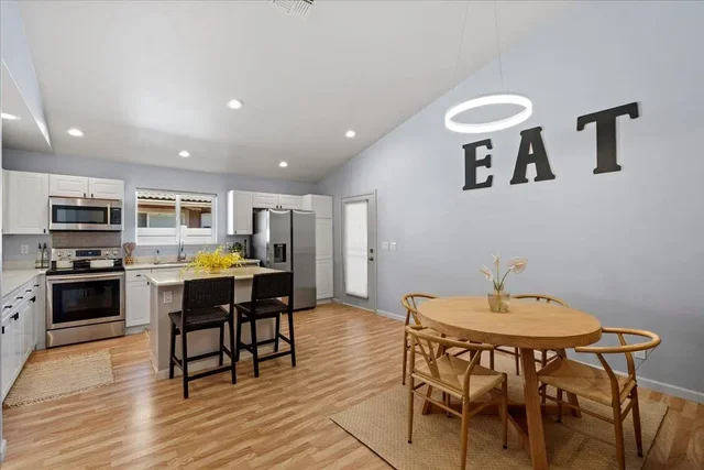 Listing Image for 203 Anamuli St 15 of 26